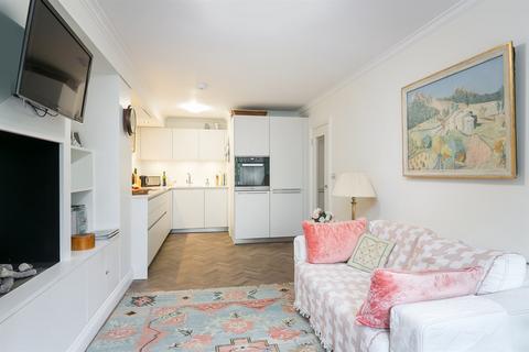 2 bedroom flat for sale, Lexham Gardens, London, W8