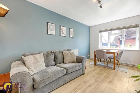 1 bedroom maisonette for sale, Thele Avenue, Stanstead Abbotts