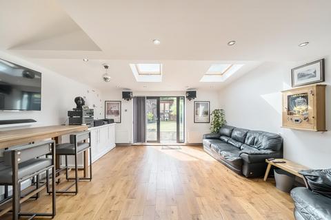 2 bedroom flat for sale, 18 Hurstbourne Road, London