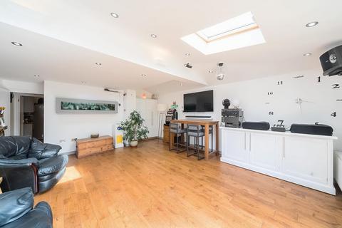 2 bedroom flat for sale, 18 Hurstbourne Road, London