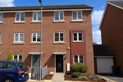 3 bedroom townhouse for sale, Lima Way, Peterborough PE2