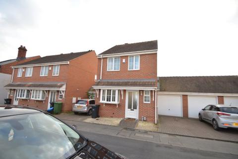 3 bedroom detached house to rent, Dennis Street, Amblecote