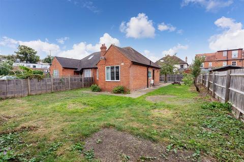 2 bedroom bungalow for sale, Ray Street, Maidenhead