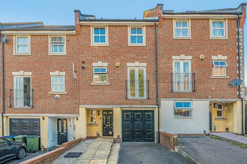 4 bedroom terraced house for sale, Barlow Drive, Shooters Hill Road