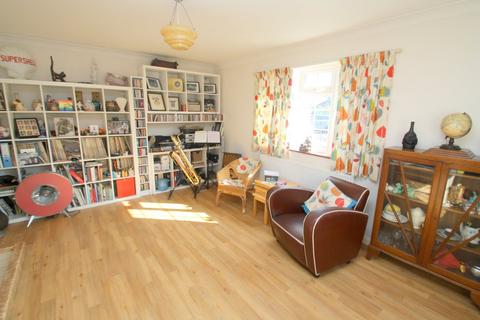 40 Orchard Way, Ashford, TW15 3AX