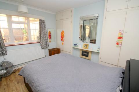 40 Orchard Way, Ashford, TW15 3AX