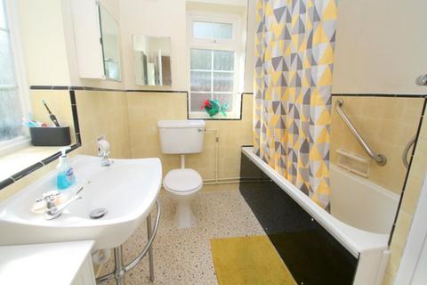 40 Orchard Way, Ashford, TW15 3AX
