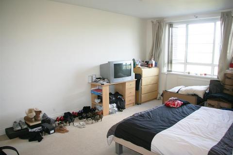 3 bedroom flat for sale, Charter Way, London