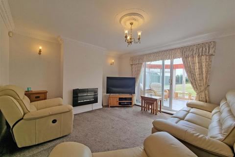 3 bedroom detached bungalow for sale, Grimpits Lane, Headley Heath