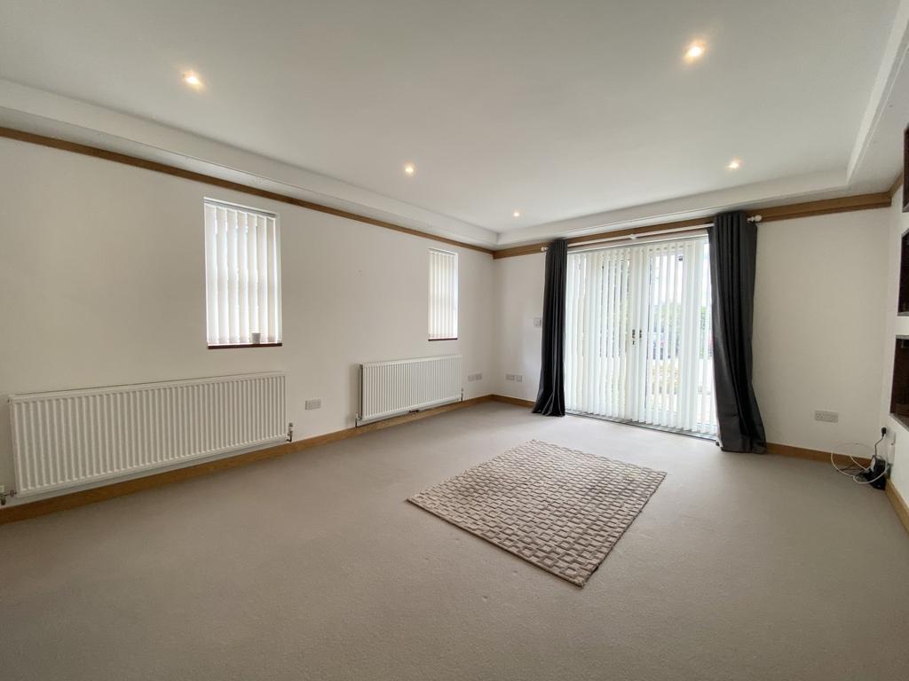 Heaton Moor Road, Heaton Moor... 3 bed flat to rent £1,350 pcm (£312 pw)