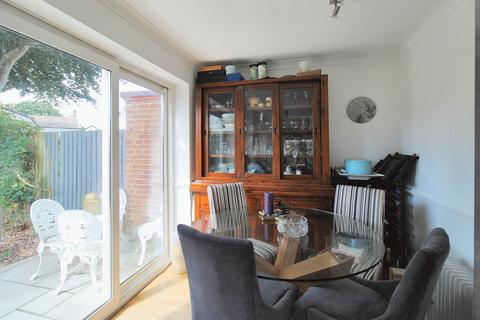 3 bedroom end of terrace house for sale, Chapel Street,  Farnborough , GU14