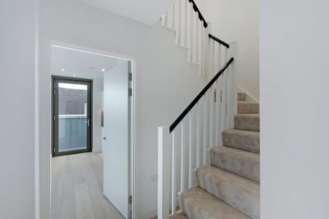 2 bedroom apartment for sale, Commodore House, Royal Wharf, E16