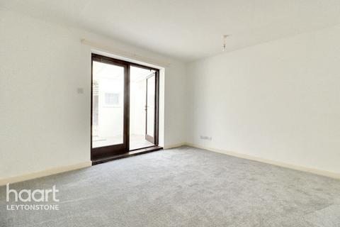 4 bedroom terraced house for sale, Larch Road, London