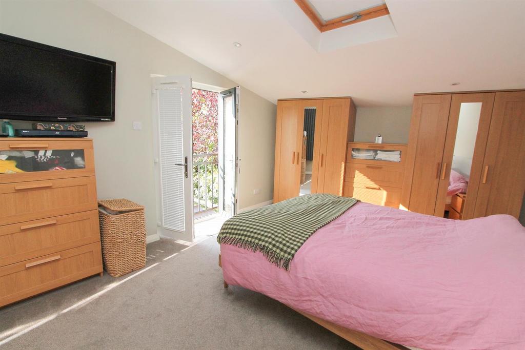 Bed 1.jpg
