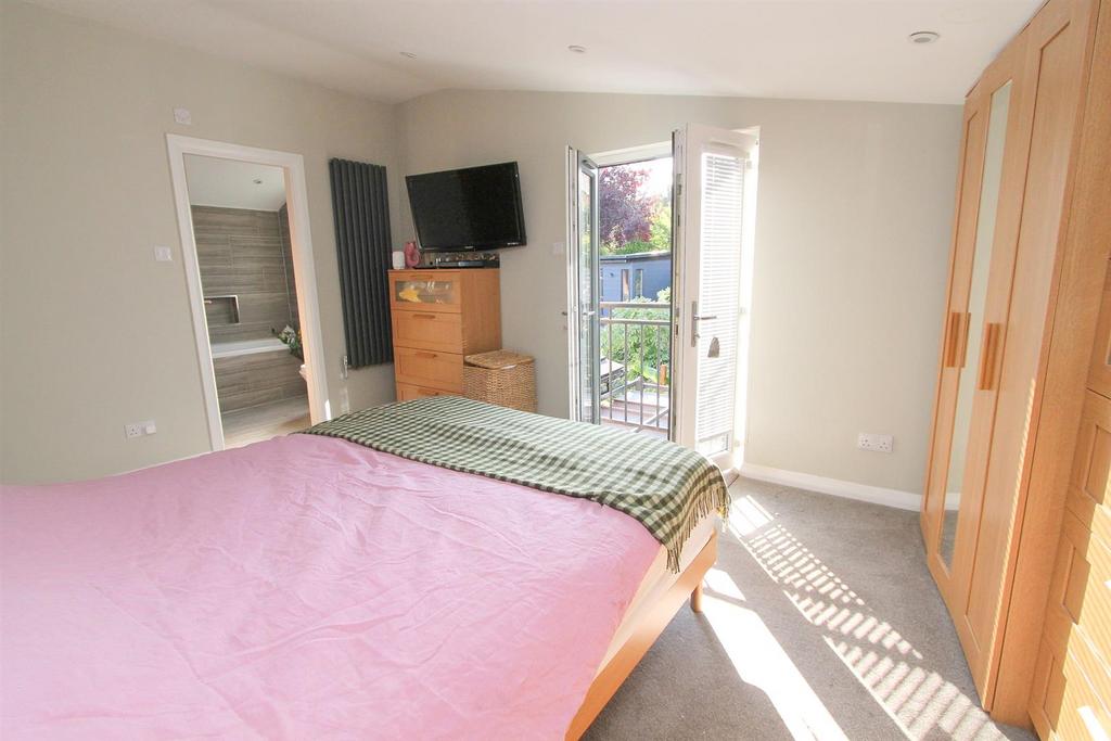 Bed 1b.jpg