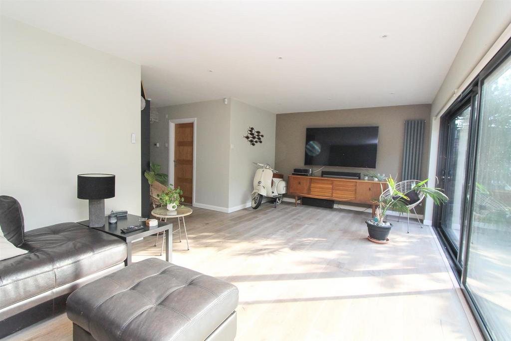 Lounge b.jpg