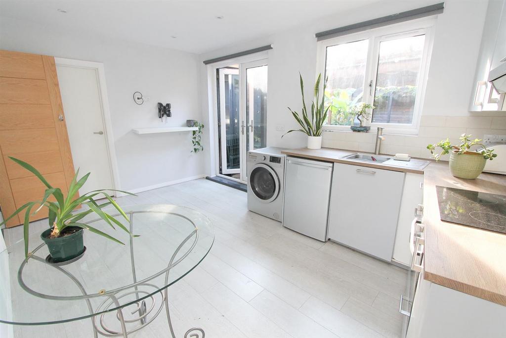 Annexe kitchen.jpg