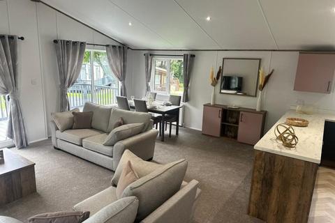 2 bedroom lodge for sale, Chantry Country and Leisure Park