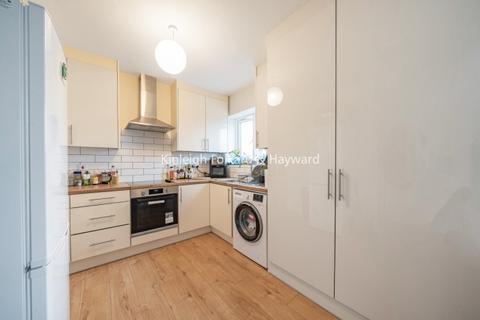 3 bedroom apartment to rent, Western Avenue London W3