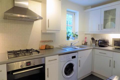 2 bedroom apartment to rent, Campbell Fields, Aldershot GU11