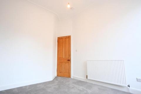 2 bedroom flat to rent, Viewforth Gardens, Viewforth, Edinburgh, EH10