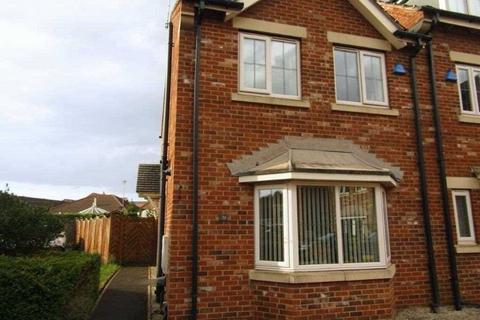 3 bedroom semi-detached house to rent, Mulberry Gardens, Scunthorpe DN16