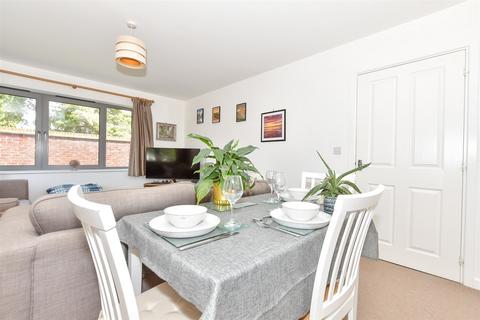 2 bedroom ground floor flat for sale, The Farrows, Maidstone, Kent