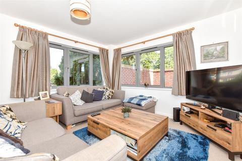 2 bedroom ground floor flat for sale, The Farrows, Maidstone, Kent