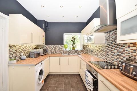 2 bedroom apartment for sale, Pinner Court, Pinner