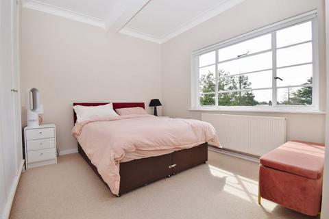 2 bedroom apartment for sale, Pinner Court, Pinner