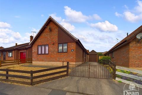 2 bedroom detached bungalow for sale, Pike Road, Coleford