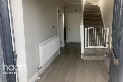 3 bedroom semi-detached house to rent, Willow Road, EN1