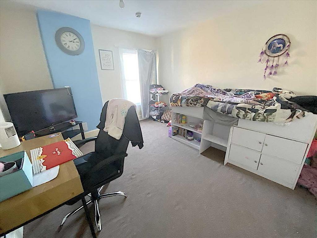 Bedroom 4: