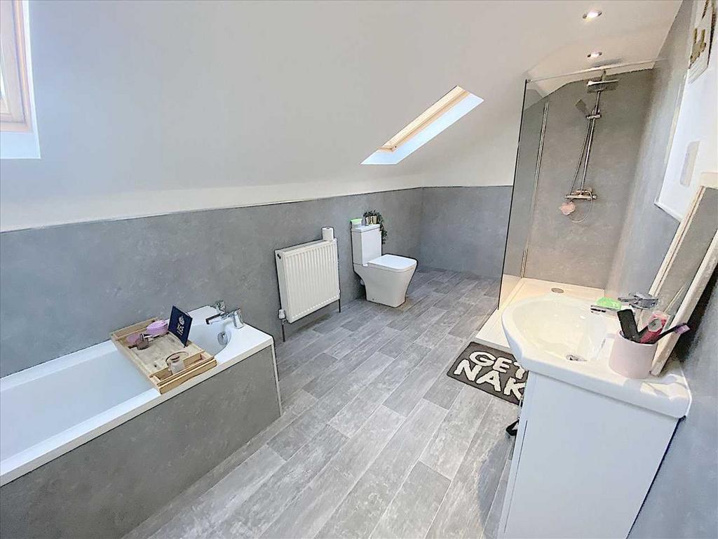 Family Bathroom:
