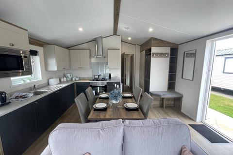 2 bedroom lodge for sale, Par Sands Coastal Holiday Park