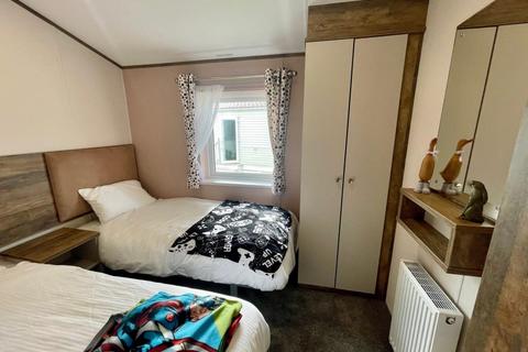 2 bedroom lodge for sale, Par Sands Coastal Holiday Park