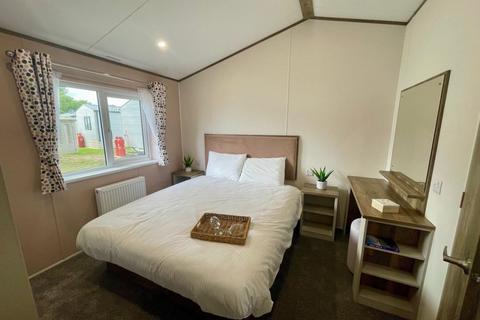 2 bedroom lodge for sale, Par Sands Coastal Holiday Park