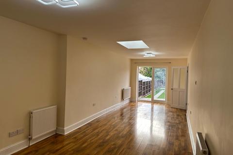 4 bedroom end of terrace house to rent, Windsor Crescent, Harrow HA2