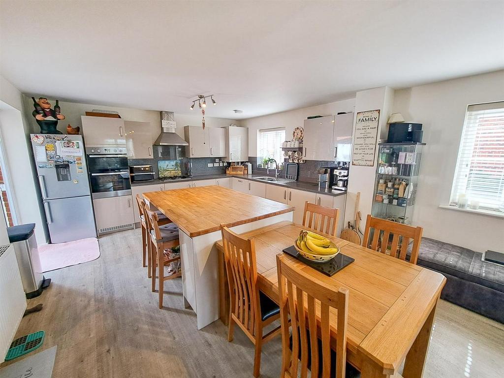 Kitchen/Breakfast Room