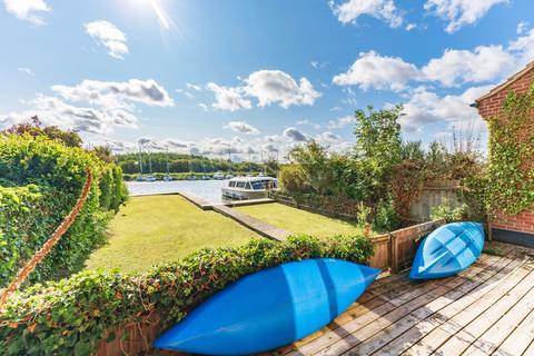 4 bedroom semi-detached house for sale, Racing Reach, Horning