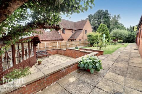 4 bedroom detached house for sale, Cottage Gardens, Northampton