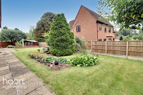 4 bedroom detached house for sale, Cottage Gardens, Northampton