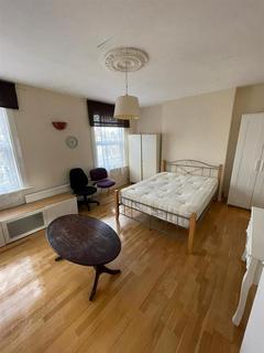 Studio to rent, Bruce Grove, London