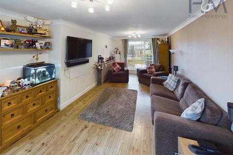 3 bedroom terraced house for sale, Burydale, Stevenage, Hertfordshire, SG2 8AT