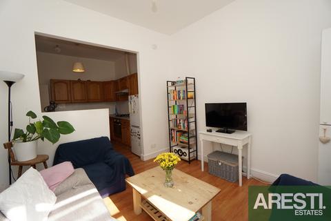 3 bedroom flat to rent, 230 Seven Sisters Road, London N4