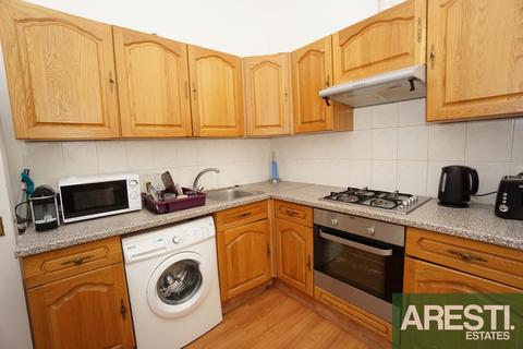 3 bedroom flat to rent, 230 Seven Sisters Road, London N4