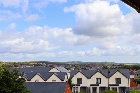 3 bedroom terraced house for sale, The Rise, Barry