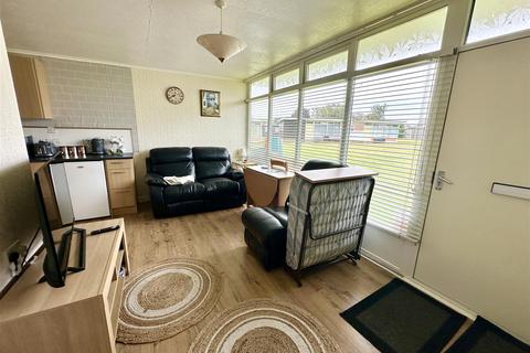 2 bedroom chalet for sale, Broadside Chalet Park, Stalham NR12