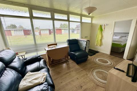 2 bedroom chalet for sale, Broadside Chalet Park, Stalham NR12