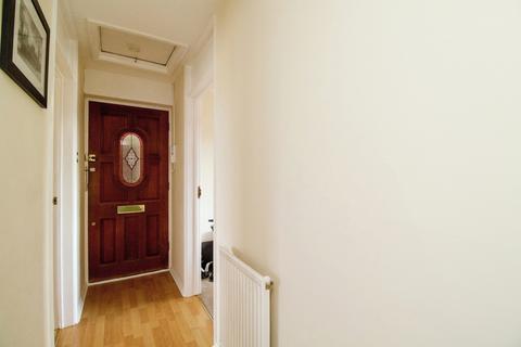 2 bedroom flat for sale, Essex Close, Rayleigh, SS6